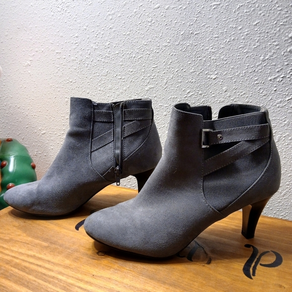 Wedged Booty Heals - Picture 1 of 4